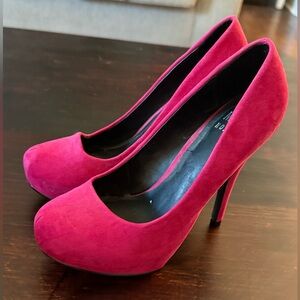NWOT Fuchsia Mix No 6 Heels